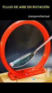¿Un portal? No. Es física en acción. Parece un portal, pero no lo es. Cuando una esfera gira a gran velocidad, el aire a su alrededor entra en un estado de turbulencia extrema, creando efectos visuales que parecen irreales. No hay ciencia ficción aquí: solo física real funcionando al límite. 🔬 La rotación genera cambios de presión, flujo de aire y condensación que hacen visible un fenómeno normalmente invisible. 🎥 Créditos del video original: @arquivofactual #Física #Ciencia #FenómenosFísicos 
