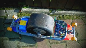 Homebuilt Onewheel Uses Hoverboard Parts