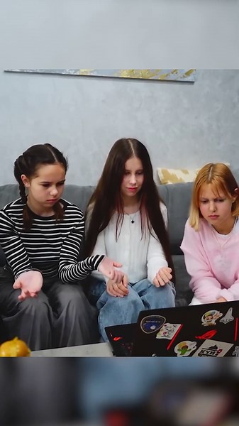 Amelki et Sprunki font face à une situation désastreuse sans Wi-Fi chez eux