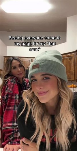 Exploring the Mystery of the Hot Aunt | #HolidayOREOke