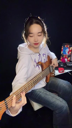 【04-12 23点】PinkBass直播录播切片《这个吉他怎么没有声音？！》