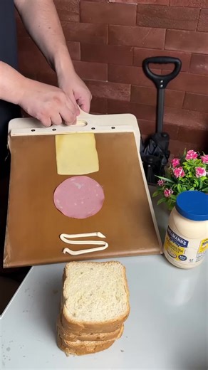 Easy Sandwich Assembly for Park Picnics