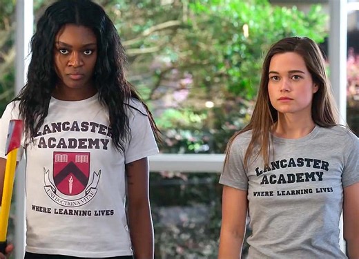 Sink Your Teeth Into Netflix's Lesbian Vampire Show First Kill