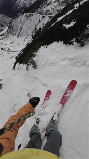 ⛷️small couloir in Chamonix #ski #franc #outdoor #snowboard