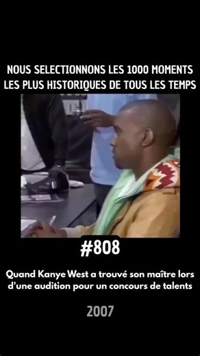 Momentshistoriques on Instagram: "En 2007, Kanye West a trouvé son égal lors d'une audition pour « Alligator Boots », un pilote d'émission de marionnettes hip-hop qu'il a co-créé avec Rhymefest. Un candidat, supposé être un jeune sosie ou un imitateur talentueux, a livré une performance imitant si bien le style de Kanye que cela l'a impressionné. L'échange humoristique et compétitif, capturé dans une vidéo circulant en ligne, a marqué un moment mémorable de son implication dans le projet au débu