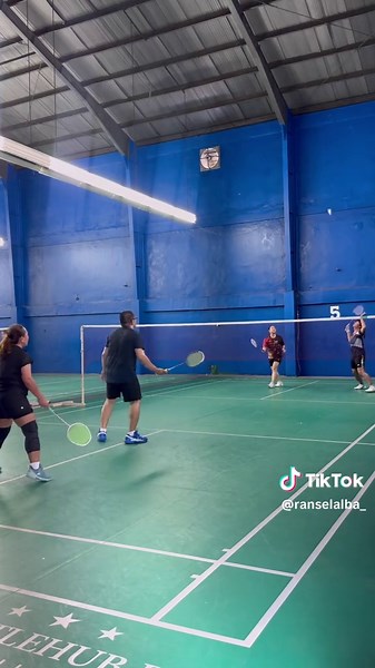 Reversed Mix Doubles Badminton Gameplay Explained