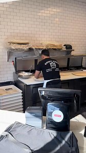 Uncle Tony makes a spesh - bbq chicken 🍕 | krispypizza