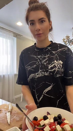 Easy Salad Recipe: Fresh Ingredients and Tips