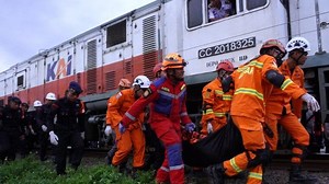BREAKING NEWS: Korban Terakhir Tabrakan Kereta Api Berhasil Dievakuasi,Prosesnya Terkendala Material - Tribunjabar.id