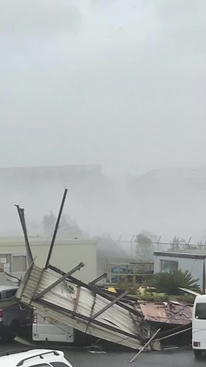 編集し、未公開動画を追加しました。 ノーカットは前回投稿をご覧ください。 今一度本当に身の回りが安全か確認し、できる限りの災害対策を行いましょう。 #台風#21号#2018年#大阪#台風被害#暴風#波浪#破壊#危険#風速50m #自然の脅威#しぜんのきょうあいjobs #tyfu