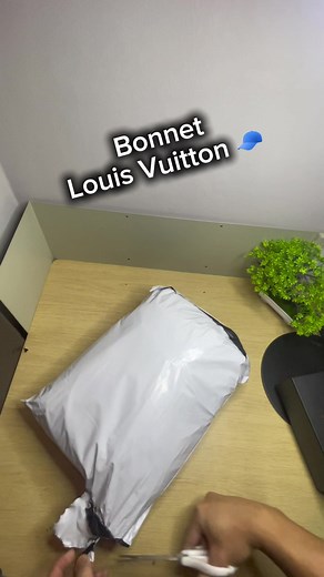 Colis Bonnets Louis Vuitton : Style et Confort
