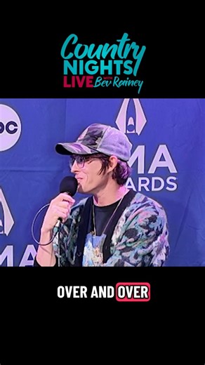 Steven Wilson Jr. shares the science behind his sound and his wild ride from chasing a career in science to chasing songs in Nashville. 👨‍🔬➡️🎶 He moved here to become a scientist and now he’s become one of the most unique voices in country music. Hear how he fuses the two together. 🔬✨🎤 #CountryNightsLive #StevenWilsonJr #Nashville #CountryMusic Stephen Wilson Jr. | Country Nights Live with Bev Rainey