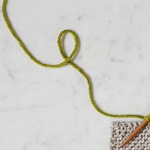 Purl Soho on Instagram: "One marvelous feature of the Prism Blanket pattern is that you join those colorful squares together as you're knitting them. We love that you never have to go back and sew it together... You can cast off and move straight on to cozying up under your beautiful blanket! If you'd like a little help visualizing how this works, check out our Join As You Knit Tutorial, which will walk you through this easy technique, step-by-step. Follow our profile link to watch the entire vi