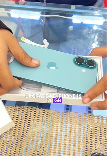 Tukar tambah ke iPhone 16 128GB cuma 13 jutaan✨ Datang bawa unit lama kamu, kita bantu cek harga transfer data sampai beres 📲 📍Javastore Surabaya Jl. Raya Dukuh Kupang Barat No.11a ⏰ Buka 10.00 – 21.30