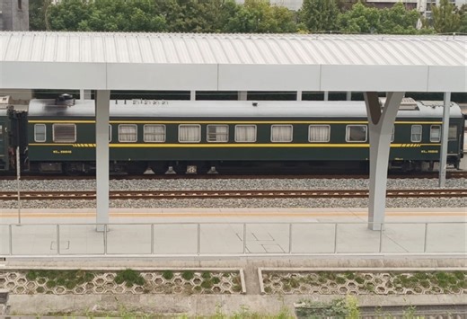 K71次附挂上局轨检998948出嘉兴站