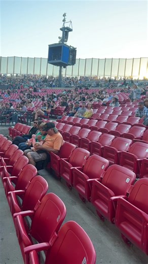 When its your first time in seats at shoreline 🤌🏼✨ #shorelineamphiteater #shorelineamphitheatreatmountainview
