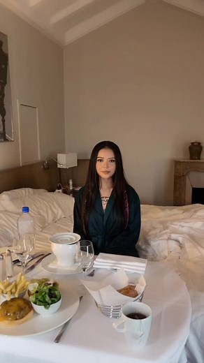 Instagram Down? Bella Poarch Updates on IG | Might Be (Remix)