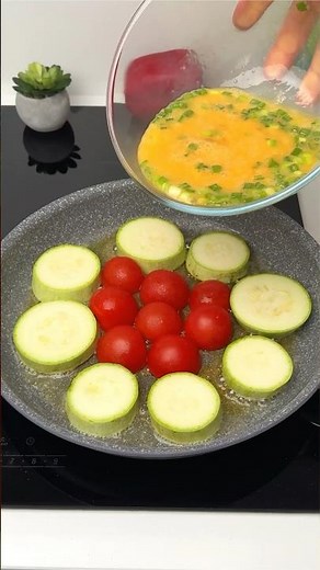 How to Cook Eggs with Zucchini for Breakfast