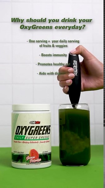 EHP Labs OxyGreens Super Greens Powder - Daily Greens Spirulina, Greens Superfood Powder & Greens Supplements Powder, Supergreens Antioxidants & Immunity Support, 30 Serves (Forest Berries)