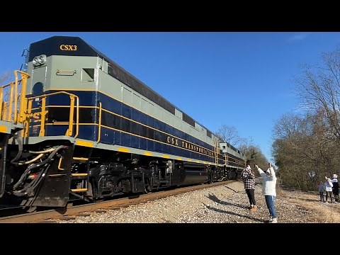 The CSX Santa Train returns!!! CSXT 1 leads The CSX Santa Train in Kingsport, TN 11/19/22