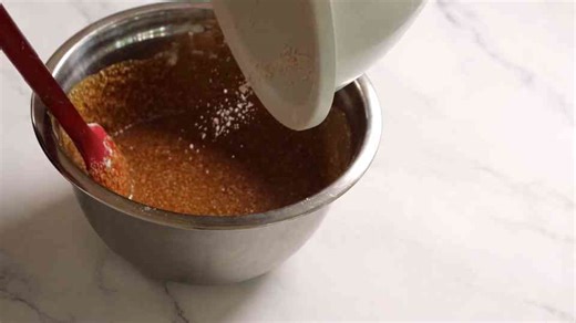 Want gingerbread oatmeal that’s perfectly spiced? This slow cooker trick does the job!