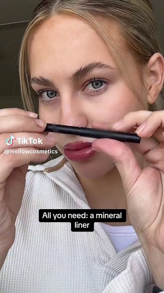 How to do eyeliner for deep set eyes to create a smokey look in just a frw minutes 🫶 product used: mellow cosmetics mineral liner ✨ #deepseteyesmakeup #deepseteyes #eyelinerfordeepseteyes #eyelinertutorialforbeginners