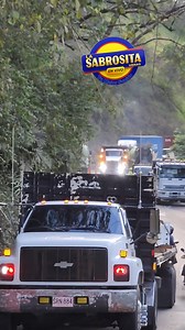 Asi avanzan los trabajas en el repecho de la sinifana . Vía Bolombolo Medellin. | Checho Rodas