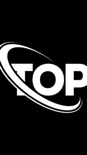 Draxy on Instagram: "1997년 개봉한 영화 Titanic은 잭과 로즈의 운명적인 사랑을 통해 비극 속에서도 오래 남는 감정의 깊이를 보여주는 작품입니다. 화려한 연출보다 인물의 감정에 더 집중한 제임스 카메론 감독의 스타일은 지금 다시 봐도 묘하게 가슴을 울리죠. 배가 침몰하는 장면이 아닌, 두 사람이 서로를 바라보던 순간들이 더 강하게 기억에 남는 영화이기도 합니다. 이 감정을 완성해주는 곡이 바로 셀린 디온의 *“My Heart Will Go On”*입니다. 처음 들으면 잔잔한데, 어느 순간 자연스럽게 가슴이 벅차오르는 느낌을 줍니다. 특히 후반부의 고조되는 보컬은 영화 속 잭과 로즈의 마지막 장면과 겹쳐지면서 괜히 마음이 서늘해지기도 하고요. 많은 분들이 “이 노래가 나오면 왜 그 장면이 자동으로 떠오르는지 모르겠다”고 말하는데, 그만큼 영화와 음악이 자연스럽게 얽혀 있는 곡입니다. 1998년 아카데미 주제가상을 비롯해 여러 상을 휩쓴 건 단지 인기 때문만은 