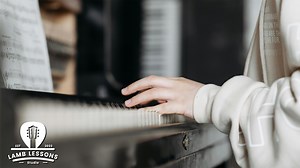 Aprende a leer fácilmente partituras de piano (¡incluye un libro de ejercicios!) | Jacob Lamb | Skillshare