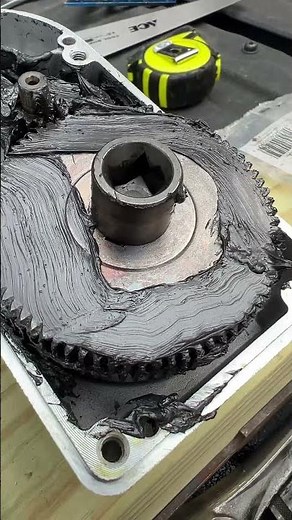 what’s inside at the gearbox on a Lippert ground control 3.0? This is how to manually move the leg.