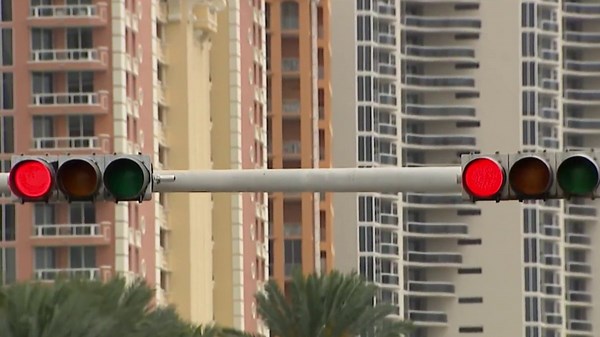 Judge rules red light camera law unconstitutional