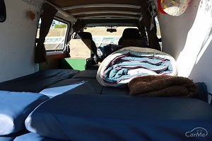 【プロに聞いた】秋冬の車中泊におすすめのグッズ9選！2024年版｜寒さ対策の必需品とは？ | CARPRIME(カープライム)