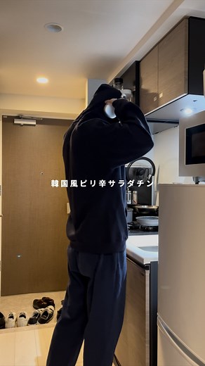 R on Instagram: "@rbyryosuke_______ ←高たんぱく低脂質レシピ🥣 これめっちゃ美味しかった！ 白米ほんとに進みます！🍚 ぜひやってみてください✌︎ 【ピリ辛サラダチキン】 -鶏むね肉 400g -にんにく -しょうが -酒 2秒 -しょうゆ 2秒 -鶏がらスープの素 小さじ1 -コチュジャン 大さじ2 -ごま油 大さじ1 -はちみつ 大さじ1 ─────────── 【Fashion】 @rbyryosuke 【Naturecan Fitness】 10%OFFコード「RBY10」"