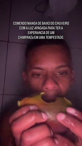 Comendo manga no chuveiro: treino é treino — vídeo meme