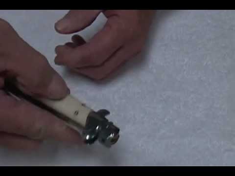 How to close a stiletto Italian switchblade