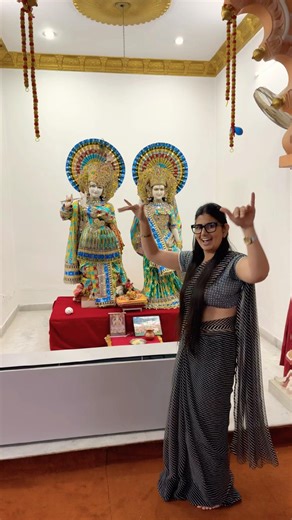 पूछ रही राधा बताओ गिरधारी 🤗#radheshyambhajan #youtubeshort #sortvideo #bhagatibhjan