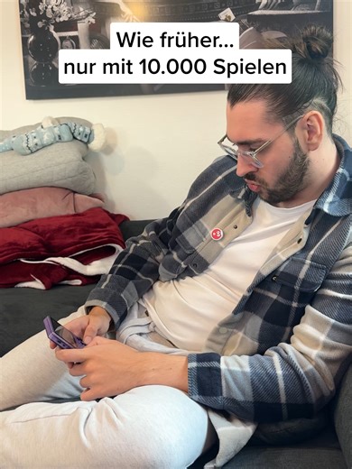 Diese Retro-Spielekonsole im Look eines alten Handheld-Klassikers 🎮🔥 bringt dir über 10.000 Games direkt in die Hand. Einschalten, auswählen, zocken – keine Module, kein Warten, nur Nostalgie pur. Pixel, Sound und Throwback-Vibes wie damals – nur ohne 90er-Stress. #retrogaming #handheldkonsole #tiktokshopdeutschland #tiktokmademebuyit #gaminglife