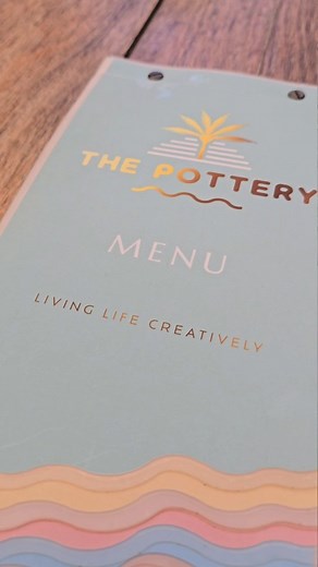 3.7K views · 85 reactions | The Pottery in George is 'n MOET. Hulle nuwe menu het my en Roxanne Van Rooyen se mond behoorlik laat water. Baie dankie Jono vir die groot bederf julle is die LEKKERSTE VIBES in George 酪 WEEKLY SPECIALS: Wednesday - 25% off all burgers THURSDAY - R110 for any pizza FRIDAY - Happy Hour 42 York St, George Central, George, 6530 #lekker_in_george #localislekker #supportlocal #georgewesterncape #westerncape #thepotery | Nikki du Toit | Facebook