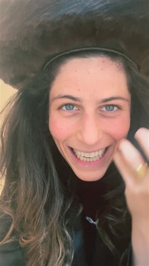 LEA KALISCH on Instagram: "NYC friends! Get your tickets 🎫 for @citywinerynyc ! Tickets in my bio!! it will be sold out! So don’t wait! Just. Do. It. You will be turned away at the door. Zay gezunt & good shabbos Lea The stellar band is waiting for uou: 🎷 @lionchildofficial 🪗 @robcurto 🎸 @thatjewishrabbit 🥁 @larry.eagle.90 @citywinerynyc @yiddishnewyork @folksbiene @jews_of_ny #jewishmusic #yiddish #rebbetzin #citywinery #shabbat #jewishlife #cabaret"