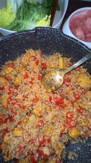 440 kcal - 67,4 gr Eiweiß Insta: tuma.kitchen | tumaslifee #konjakreis #zerorice #reispfanne #abnehmrezepte #rezepte