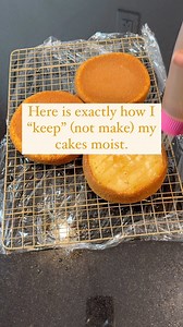 🌸I don’t know why the simple syrup is such a controversy 🥱. It’s not mandatory, but a preference to some bakers like me. 🌸The amount of syrup is not enough to completely soak the cake don’t worry. 🌸The sugar content of the cake is very low, so adding the syrup doesn’t make it too sweet. . . #cakedecorating #simplesyrup #cakewatering #bakingvideo #cakeofinstagram #cakewateringsyrup #vanillasimplesyrup #syrupforcakes | Sab Pastries