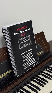 🎹 HINÁRIO DE ESTUDOS CCB Um material completo desenvolvido especialmente para o estudo do órgão. ✨ Inclui origem e história de cada hino, dedilhado, dinâmica, registração e cifras completas. Um verdadeiro guia para aperfeiçoar a execução técnica e espiritual dos hinos da CCB. 📲 Adquira o seu já: (11) 93947-3126 🚚 Enviamos para todo o Brasil 🌟 Distribuição exclusiva Fermatta | Fermatta Instrumentos Musicais