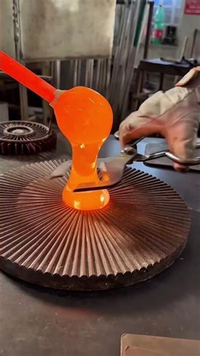 Watch a Glassmaker Shape Molten Glass Into a Leaf and Sunburst Dish