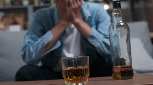 Recovering alcoholic breaks down differences between a normal drinker and an addict