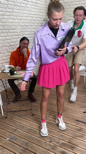 Peeping tom gets gets humiliated | Panda Curioso