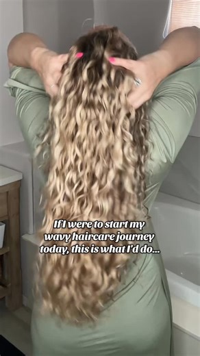✨ Learn how much product my hair actually needs! Instead of globbing on too much or being afraid to use enough, I’d experiment in sections to find that sweet spot for hold and definition without buildup. 💧Always style on wet hair. I wouldn’t apply products to damp or dry hair—styling on soaking wet hair helps distribute product evenly and locks in moisture for the best definition. 🌀 Start plopping with The Hair Plop. I’d ditch rough towels and start plopping my hair with The Hair Plop to gentl
