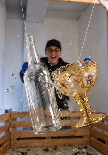 🏆 ЧЕМПИОНАТ СТЕКОЛЬНЫХ ВОЙН! 8 участников выходят на арену ЧСВ 💥 🍾 Стеклянные бутылки 🥫 Банки 🏺 Вазы 🥃 И… ЛЕГЕНДАРНЫЙ ГРАНЁНЫЙ СТАКАН Правила простые: сталкиваем участников между собой — кто разбился, тот покидает турнир 💀 Только самые крепкие пройдут дальше и продолжат борьбу за пояс чемпиона ЧСВ 🏆 🥃 А главный вопрос — оправдает ли гранёный стакан свой легендарный статус? Пиши своего фаворита ДО просмотра 👇