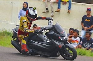 Yamaha NMAX di Speedometer Muncul Kode Error 37, Ini Arti dan Cara Perbaikinya - Otomotifnet.com