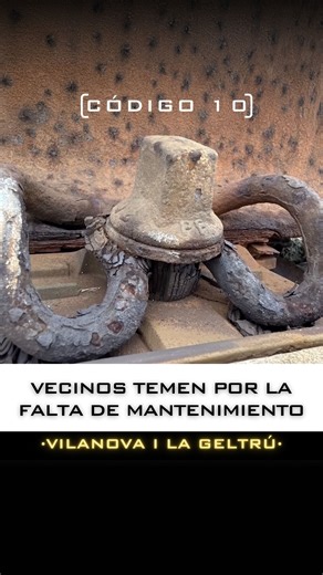 Una asociación de vecinos de Vilanova i la Geltrú denuncia la falta de mantenimiento en una vía con piezas oxidadas y corroídas:
