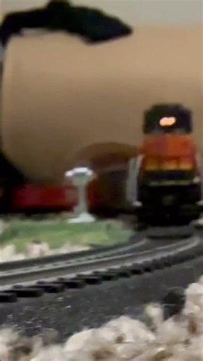 Fast Speeding HO Scale BNSF Train! #train #railfan #railroad